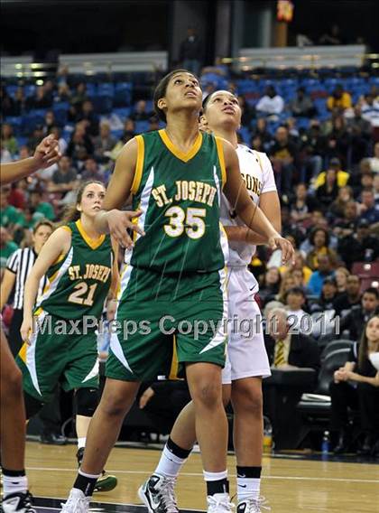 Thumbnail 3 in St. Joseph vs. Bishop O'Dowd (CIF State D3 Final) photogallery.