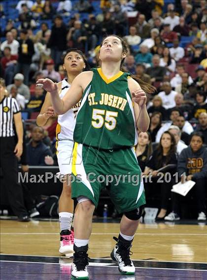 Thumbnail 3 in St. Joseph vs. Bishop O'Dowd (CIF State D3 Final) photogallery.