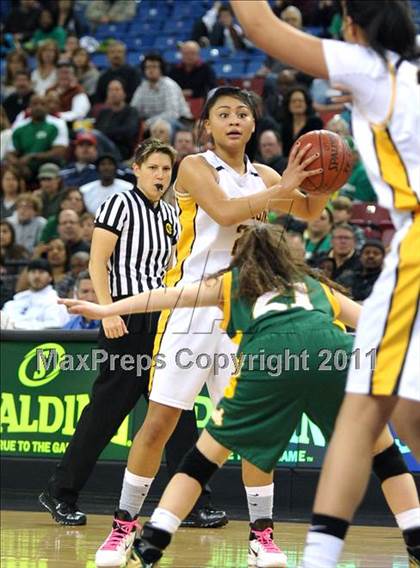 Thumbnail 3 in St. Joseph vs. Bishop O'Dowd (CIF State D3 Final) photogallery.
