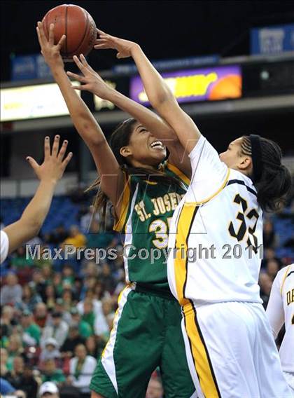 Thumbnail 3 in St. Joseph vs. Bishop O'Dowd (CIF State D3 Final) photogallery.