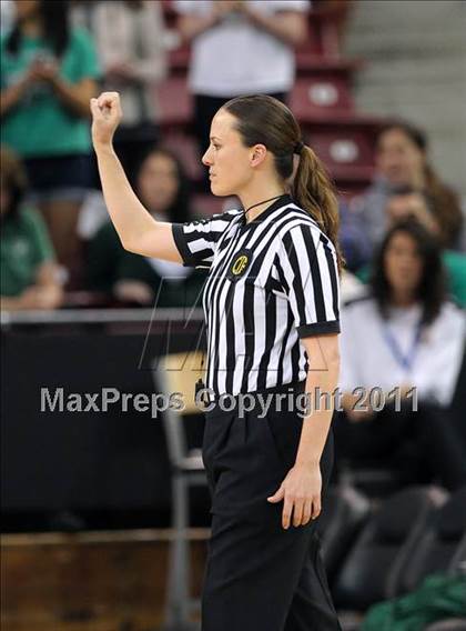 Thumbnail 2 in St. Joseph vs. Bishop O'Dowd (CIF State D3 Final) photogallery.