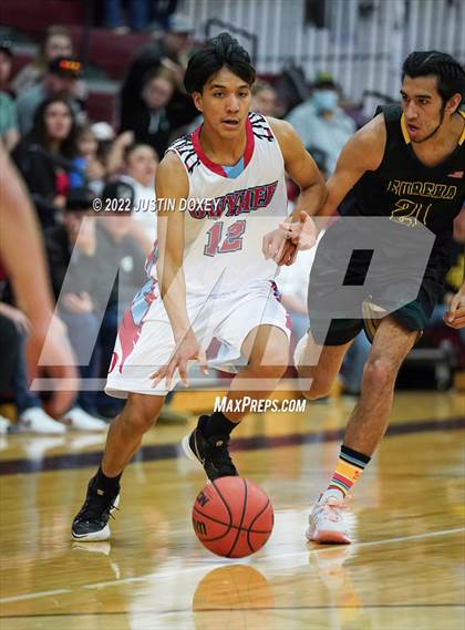 Thumbnail 3 in Owyhee vs. Eureka (NIAA 1A East Boys Championship) photogallery.