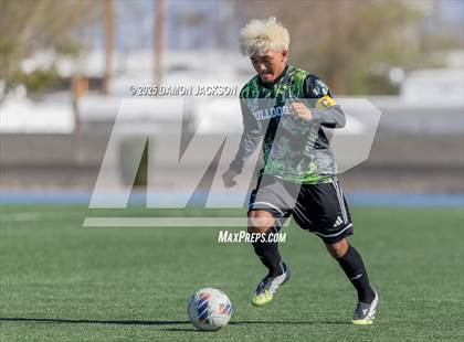 Thumbnail 2 in Truckee vs Virgin Valley (3A State Semifinals) photogallery.