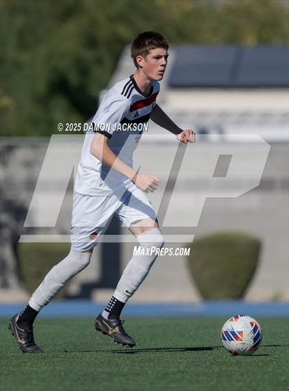 Thumbnail 2 in Truckee vs Virgin Valley (3A State Semifinals) photogallery.