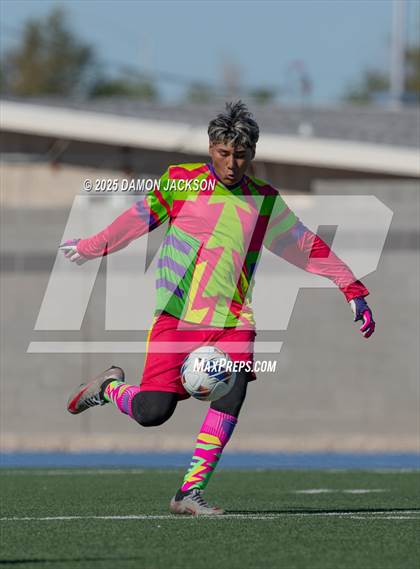 Thumbnail 3 in Truckee vs Virgin Valley (3A State Semifinals) photogallery.