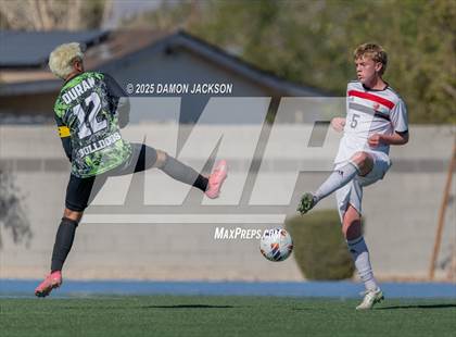Thumbnail 2 in Truckee vs Virgin Valley (3A State Semifinals) photogallery.
