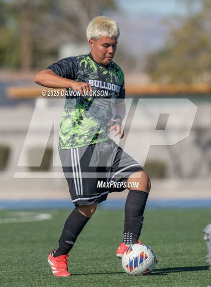 Thumbnail 2 in Truckee vs Virgin Valley (3A State Semifinals) photogallery.