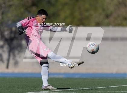 Thumbnail 2 in Truckee vs Virgin Valley (3A State Semifinals) photogallery.