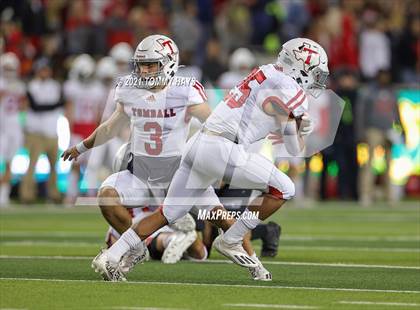 Thumbnail 1 in Guyer vs. Tomball (UIL 6A DII Semifinal) photogallery.