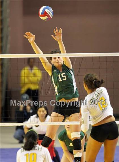 Thumbnail 2 in Long Beach Poly vs. Palo Alto (CIF D1 State Final) photogallery.