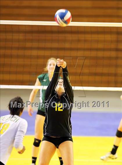 Thumbnail 3 in Long Beach Poly vs. Palo Alto (CIF D1 State Final) photogallery.