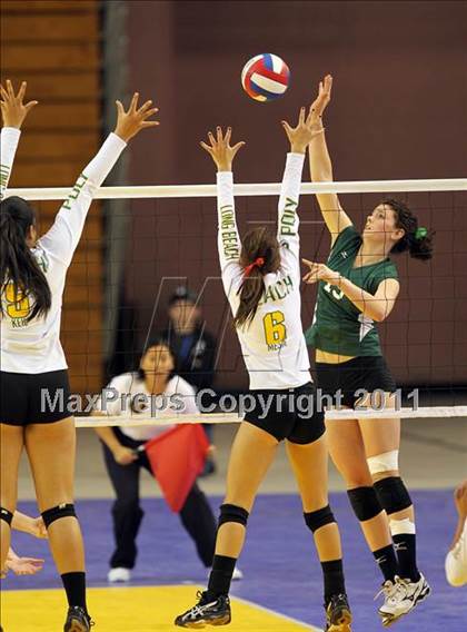 Thumbnail 2 in Long Beach Poly vs. Palo Alto (CIF D1 State Final) photogallery.
