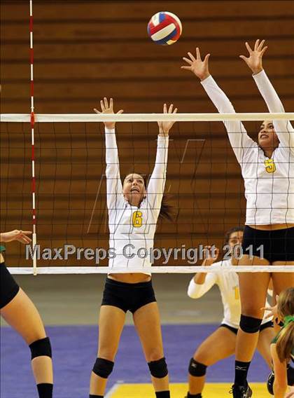 Thumbnail 2 in Long Beach Poly vs. Palo Alto (CIF D1 State Final) photogallery.