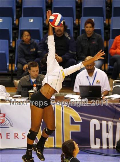 Thumbnail 3 in Long Beach Poly vs. Palo Alto (CIF D1 State Final) photogallery.