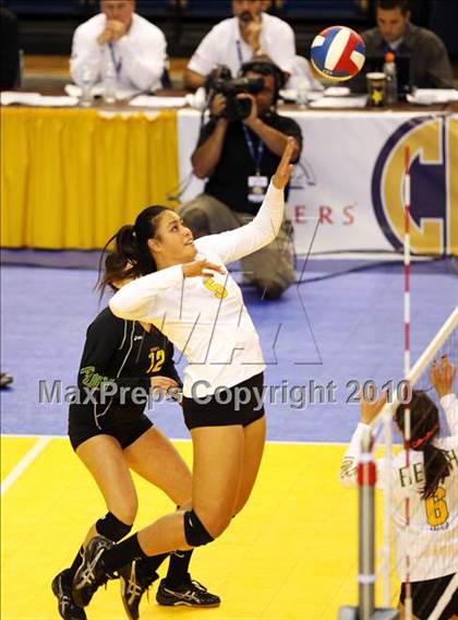Thumbnail 2 in Long Beach Poly vs. Palo Alto (CIF D1 State Final) photogallery.