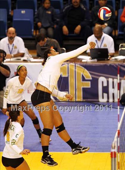 Thumbnail 3 in Long Beach Poly vs. Palo Alto (CIF D1 State Final) photogallery.