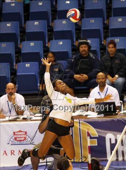 Thumbnail 3 in Long Beach Poly vs. Palo Alto (CIF D1 State Final) photogallery.