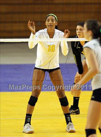 Thumbnail 3 in Long Beach Poly vs. Palo Alto (CIF D1 State Final) photogallery.