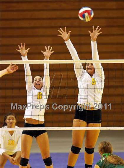 Thumbnail 2 in Long Beach Poly vs. Palo Alto (CIF D1 State Final) photogallery.