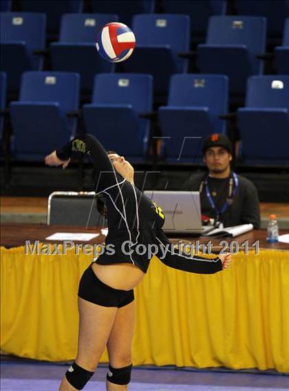 Thumbnail 3 in Long Beach Poly vs. Palo Alto (CIF D1 State Final) photogallery.