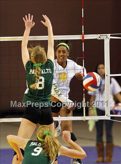 Thumbnail 3 in Long Beach Poly vs. Palo Alto (CIF D1 State Final) photogallery.