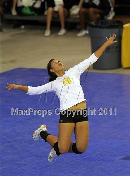 Thumbnail 2 in Long Beach Poly vs. Palo Alto (CIF D1 State Final) photogallery.
