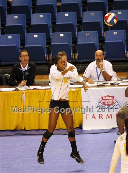 Thumbnail 2 in Long Beach Poly vs. Palo Alto (CIF D1 State Final) photogallery.