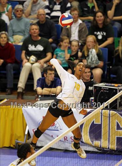 Thumbnail 3 in Long Beach Poly vs. Palo Alto (CIF D1 State Final) photogallery.