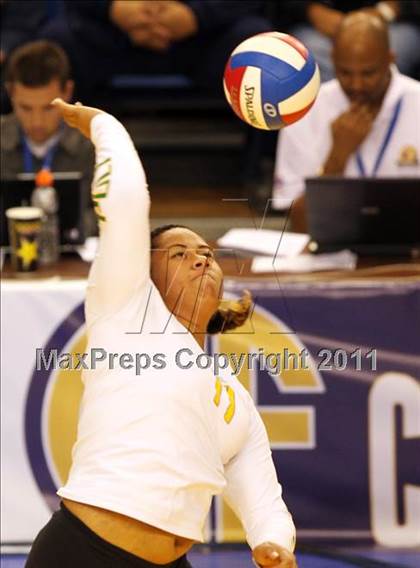 Thumbnail 2 in Long Beach Poly vs. Palo Alto (CIF D1 State Final) photogallery.