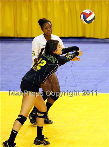 Thumbnail 2 in Long Beach Poly vs. Palo Alto (CIF D1 State Final) photogallery.