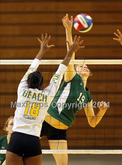 Thumbnail 2 in Long Beach Poly vs. Palo Alto (CIF D1 State Final) photogallery.