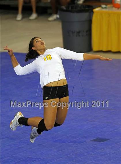 Thumbnail 3 in Long Beach Poly vs. Palo Alto (CIF D1 State Final) photogallery.