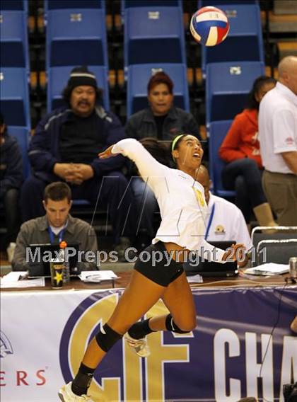 Thumbnail 3 in Long Beach Poly vs. Palo Alto (CIF D1 State Final) photogallery.