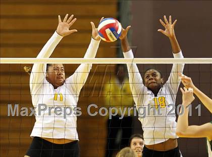 Thumbnail 2 in Long Beach Poly vs. Palo Alto (CIF D1 State Final) photogallery.