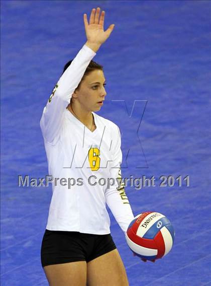 Thumbnail 2 in Long Beach Poly vs. Palo Alto (CIF D1 State Final) photogallery.