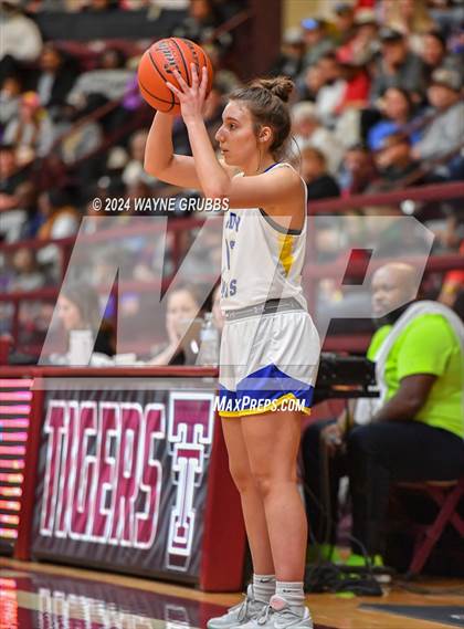 Thumbnail 3 in Martins Mill vs. Lipan (Holiday Hoops Tournament) photogallery.