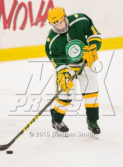 Thumbnail 3 in West Seneca East vs. Lewiston-Porter photogallery.
