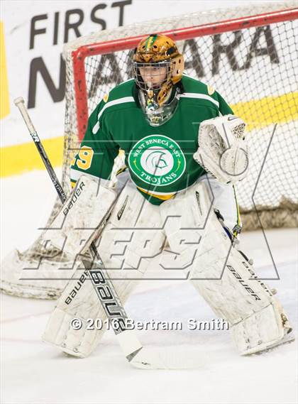Thumbnail 3 in West Seneca East vs. Lewiston-Porter photogallery.