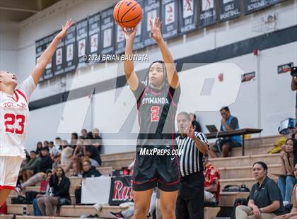 Thumbnail 2 in 'Iolani vs Etiwanda (Iolani Classic) photogallery.