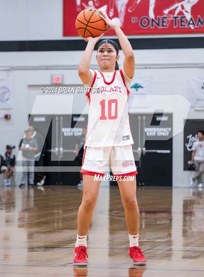 Thumbnail 2 in 'Iolani vs Etiwanda (Iolani Classic) photogallery.