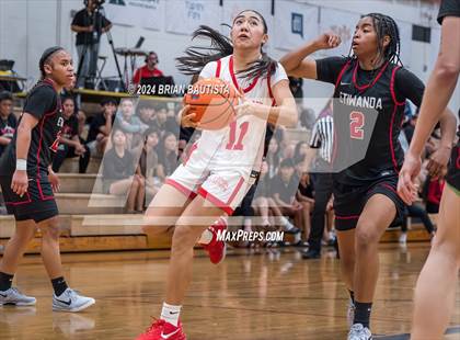 Thumbnail 2 in 'Iolani vs Etiwanda (Iolani Classic) photogallery.