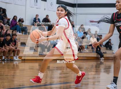 Thumbnail 2 in 'Iolani vs Etiwanda (Iolani Classic) photogallery.