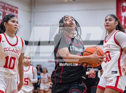 Thumbnail 1 in 'Iolani vs Etiwanda (Iolani Classic) photogallery.