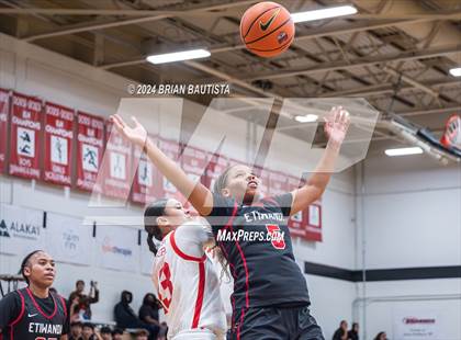 Thumbnail 1 in 'Iolani vs Etiwanda (Iolani Classic) photogallery.