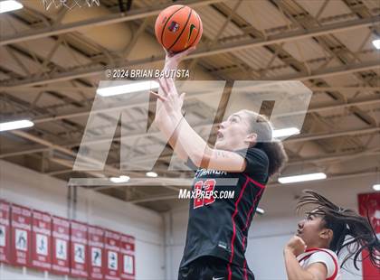Thumbnail 1 in 'Iolani vs Etiwanda (Iolani Classic) photogallery.