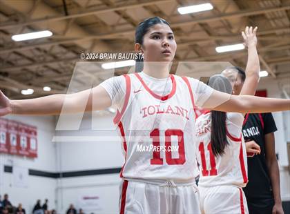 Thumbnail 3 in 'Iolani vs Etiwanda (Iolani Classic) photogallery.
