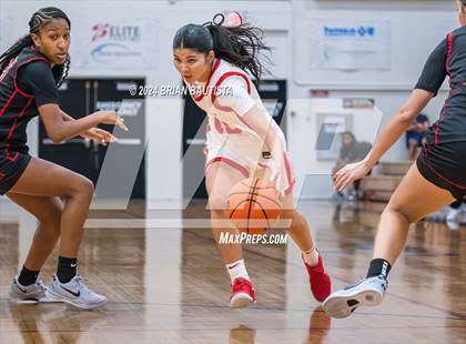 Thumbnail 1 in 'Iolani vs Etiwanda (Iolani Classic) photogallery.