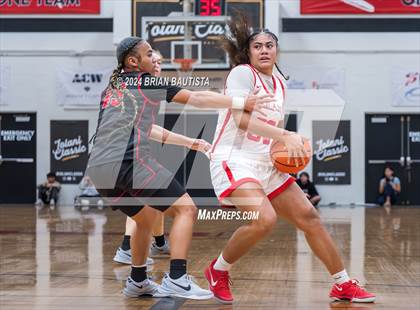 Thumbnail 1 in 'Iolani vs Etiwanda (Iolani Classic) photogallery.
