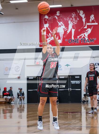 Thumbnail 2 in 'Iolani vs Etiwanda (Iolani Classic) photogallery.