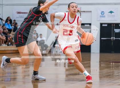 Thumbnail 2 in 'Iolani vs Etiwanda (Iolani Classic) photogallery.